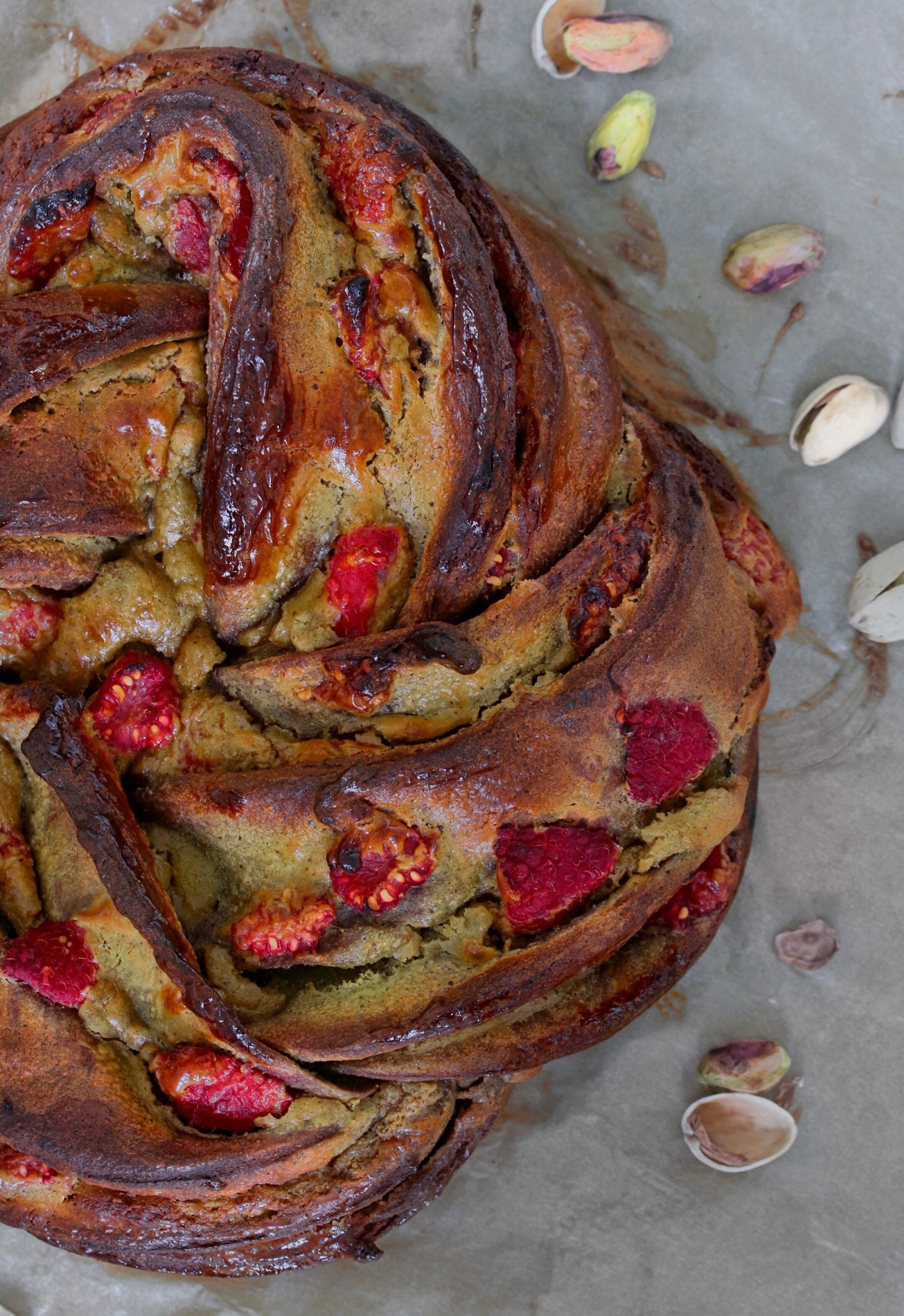 Babka à la pâte de pistache et aux amandes - Baroudeuse Culinaire